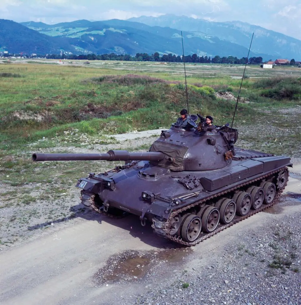 Panzer 68 unterwegs